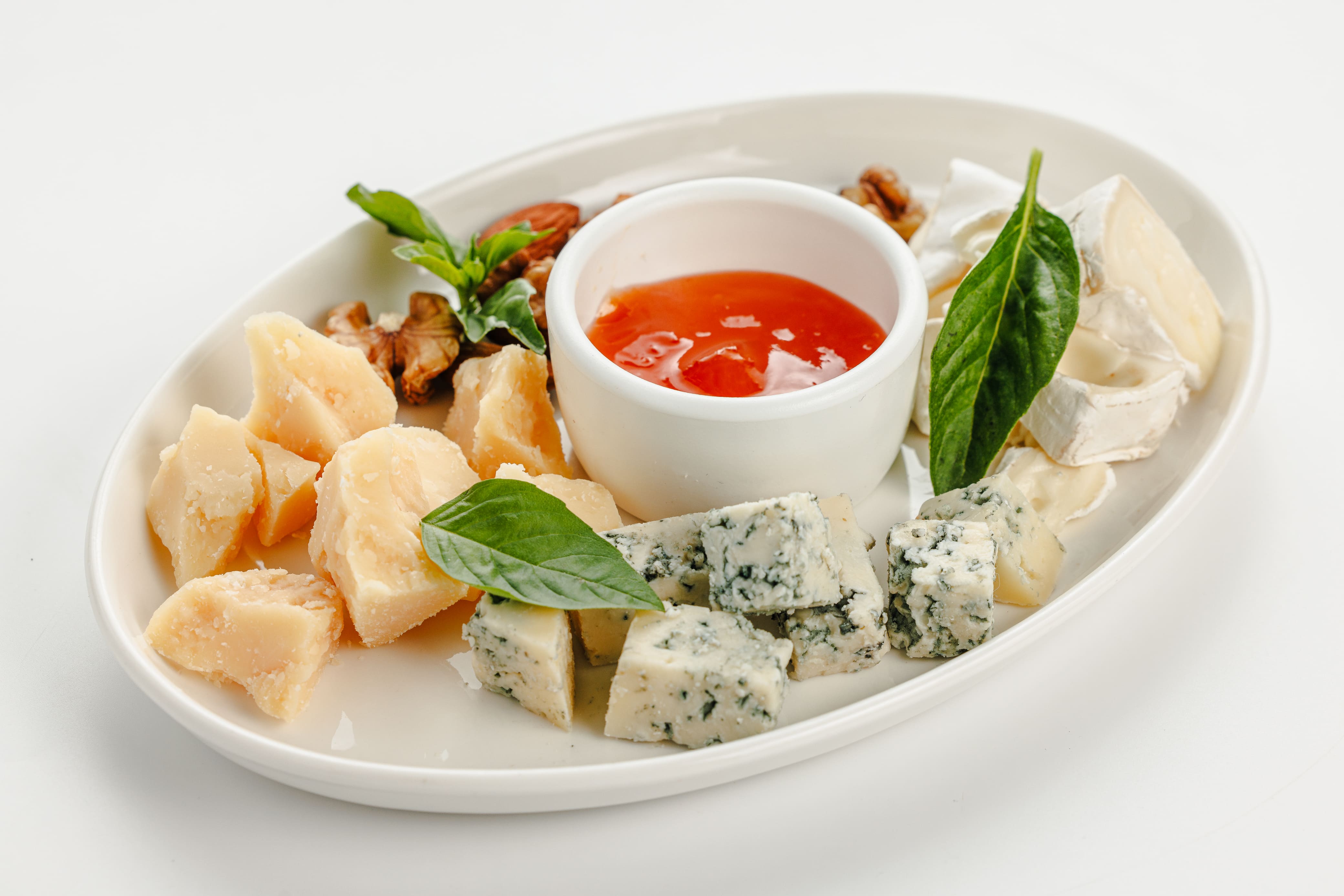 Ассорти европейских сыров