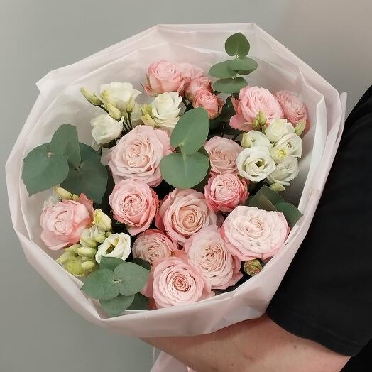 Авторский букет с пионовидными розами и эустомой