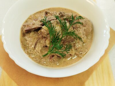 Куриная печень тушеная в сметане и сливках