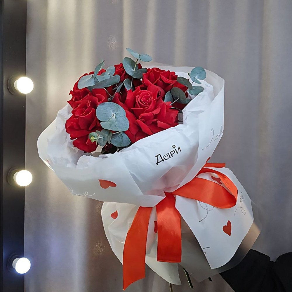 №133 Букет из 5 французких роз и эвкалипта