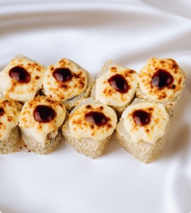 Запеченный с копченой курицей в кунжуте