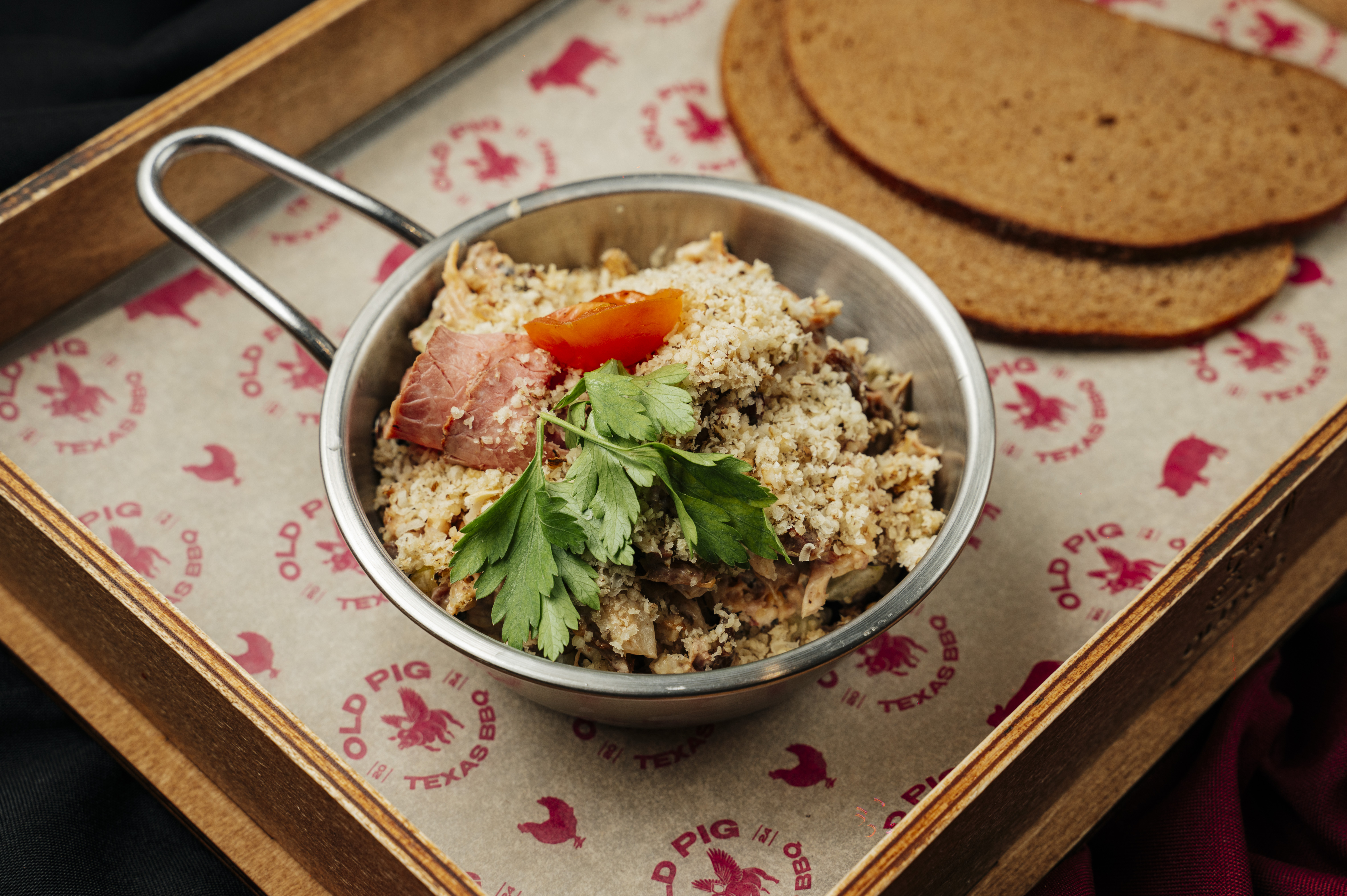 Мясной салат с жареными грибами