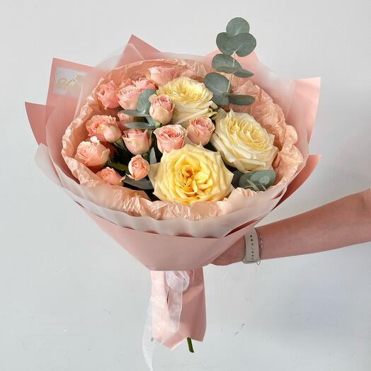 Букет «Ностальгия» из роз и эвкалипта