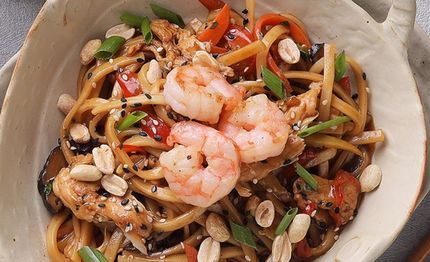 Пад тай с креветками и куриным филе