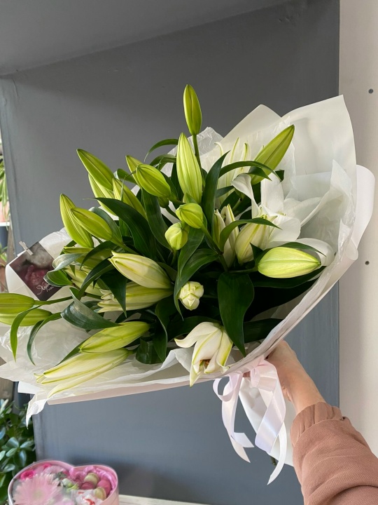 Букет из ароматных лилий
