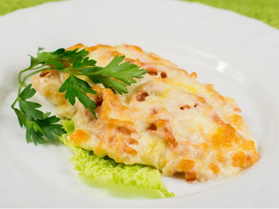 Свинина, запеч. с помидором и сыром