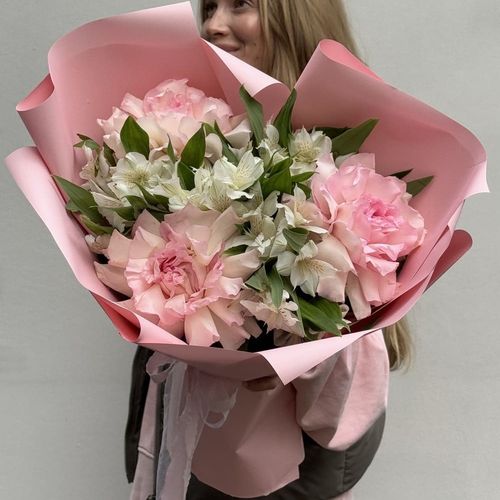 Букет из французских роз и альстромерий