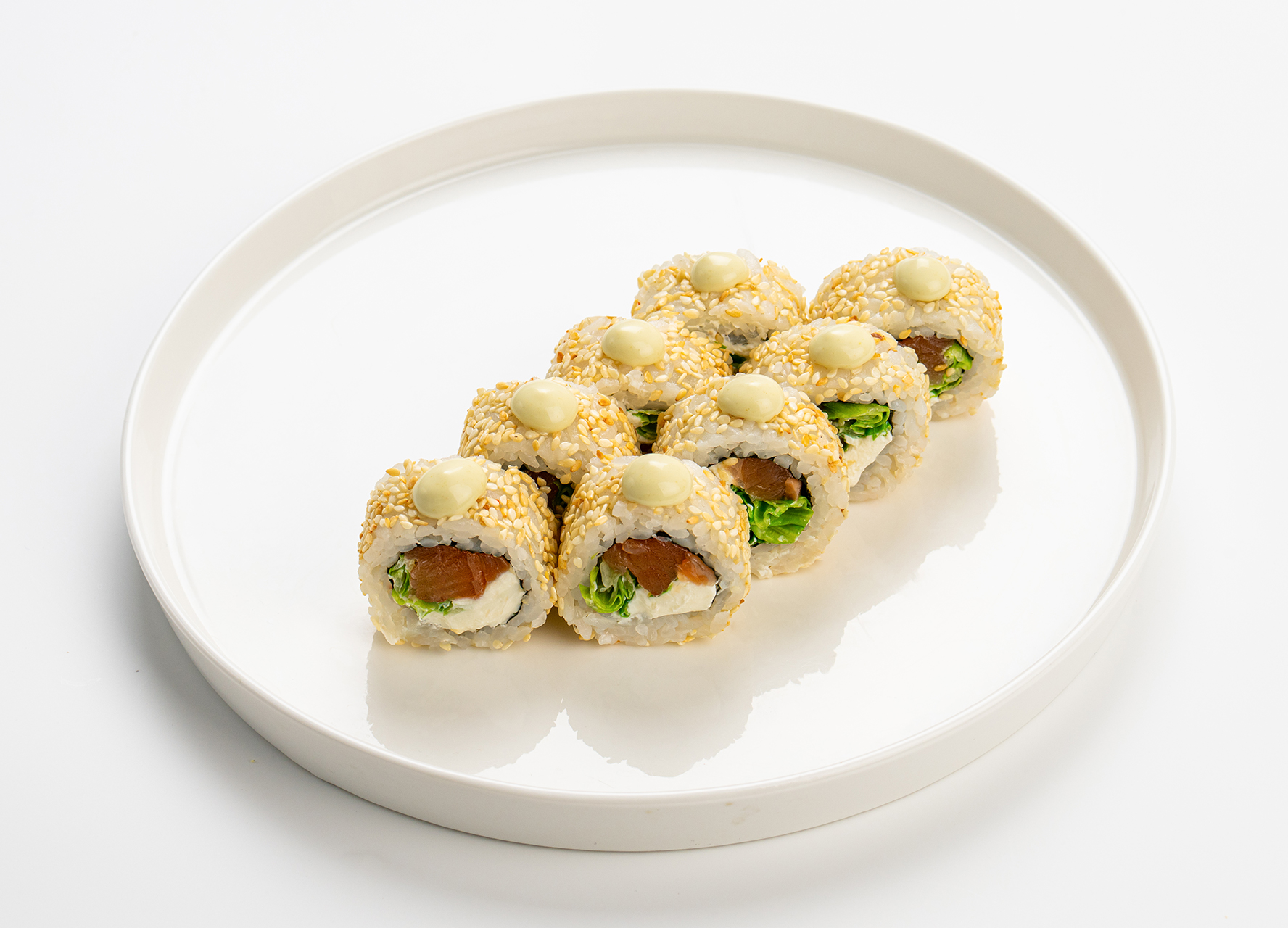 Ролл с лососем и шисо соусом