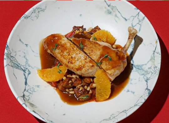 Куриное филе с капонатой и апельсином