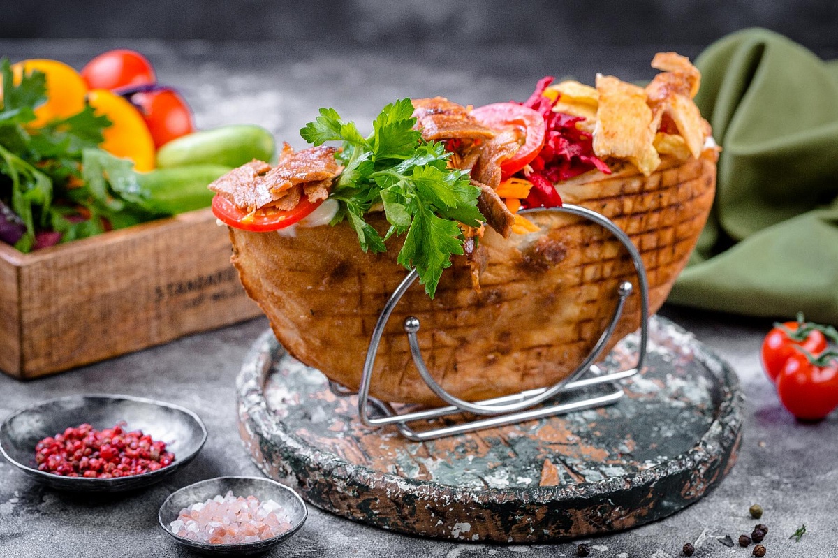 Шаурма с курицей, телят, ягнен в лепешке
