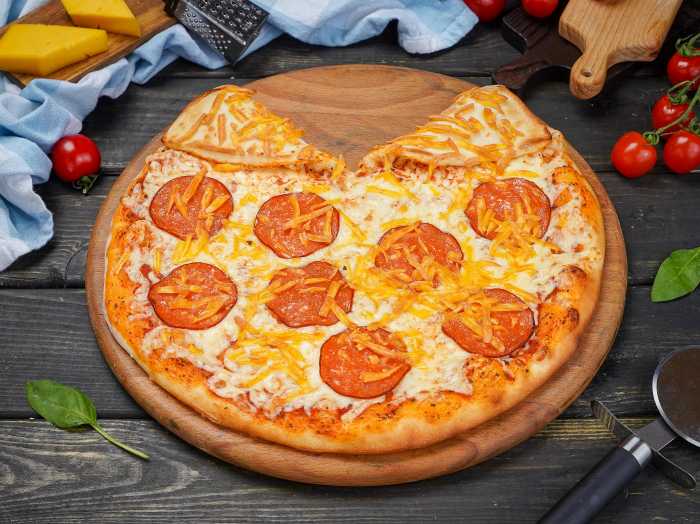 Пицца "Котики с пепперони"