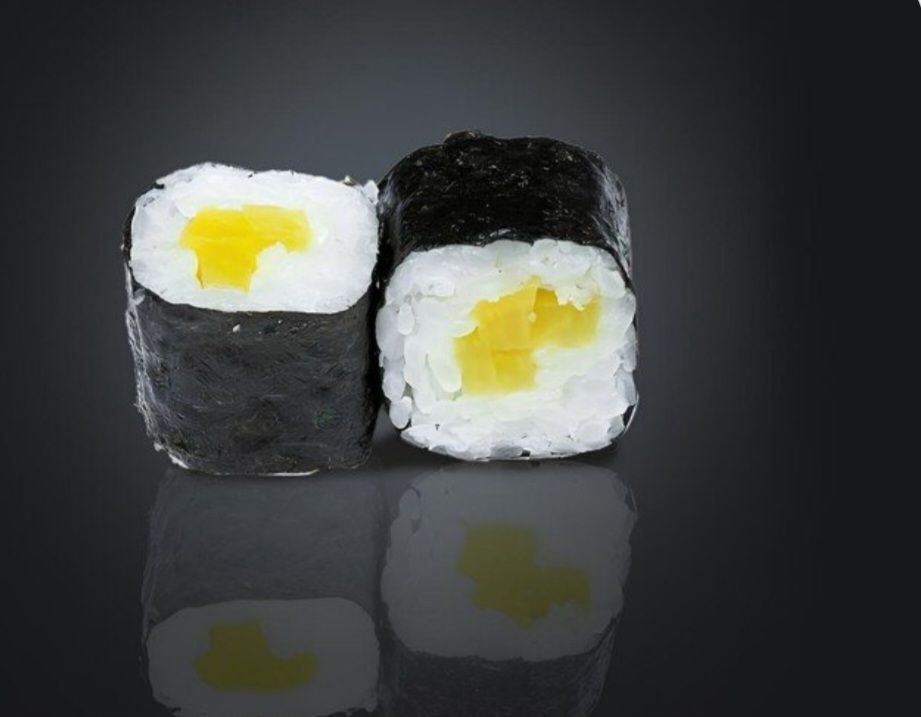 Маки ролл с такуаном .