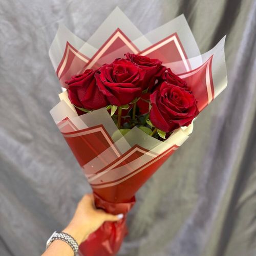 Букет из пяти красных роз