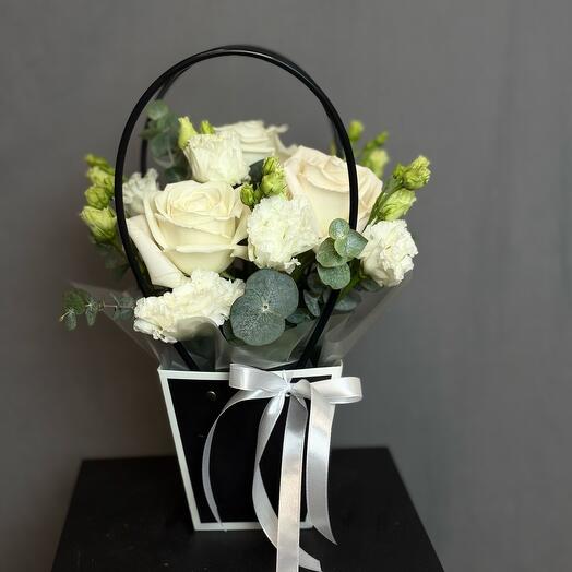 Цветочная сумочка с розами