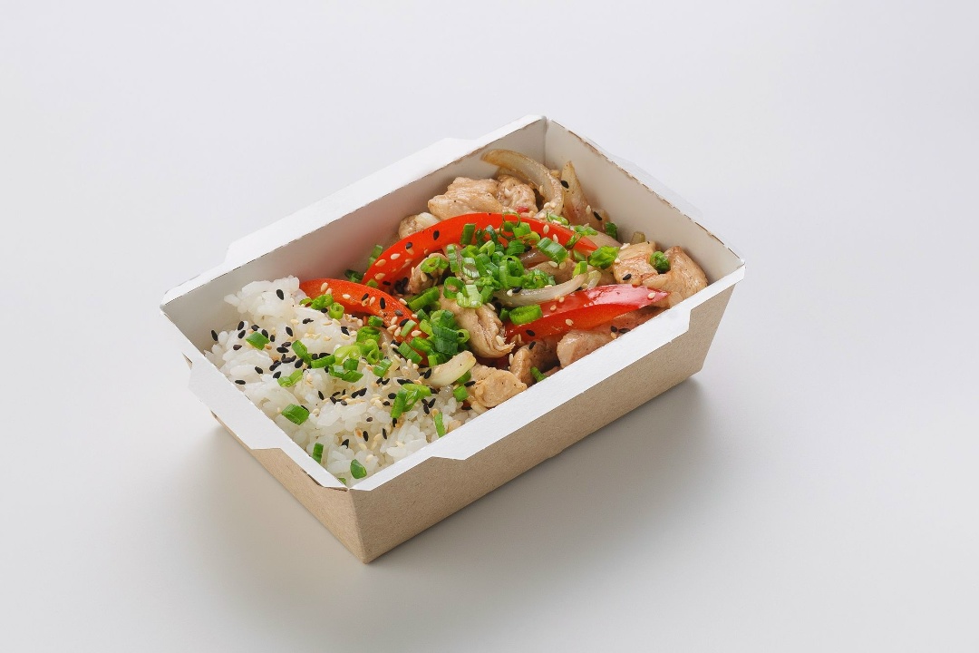 Курица в сладком чилли с рисом