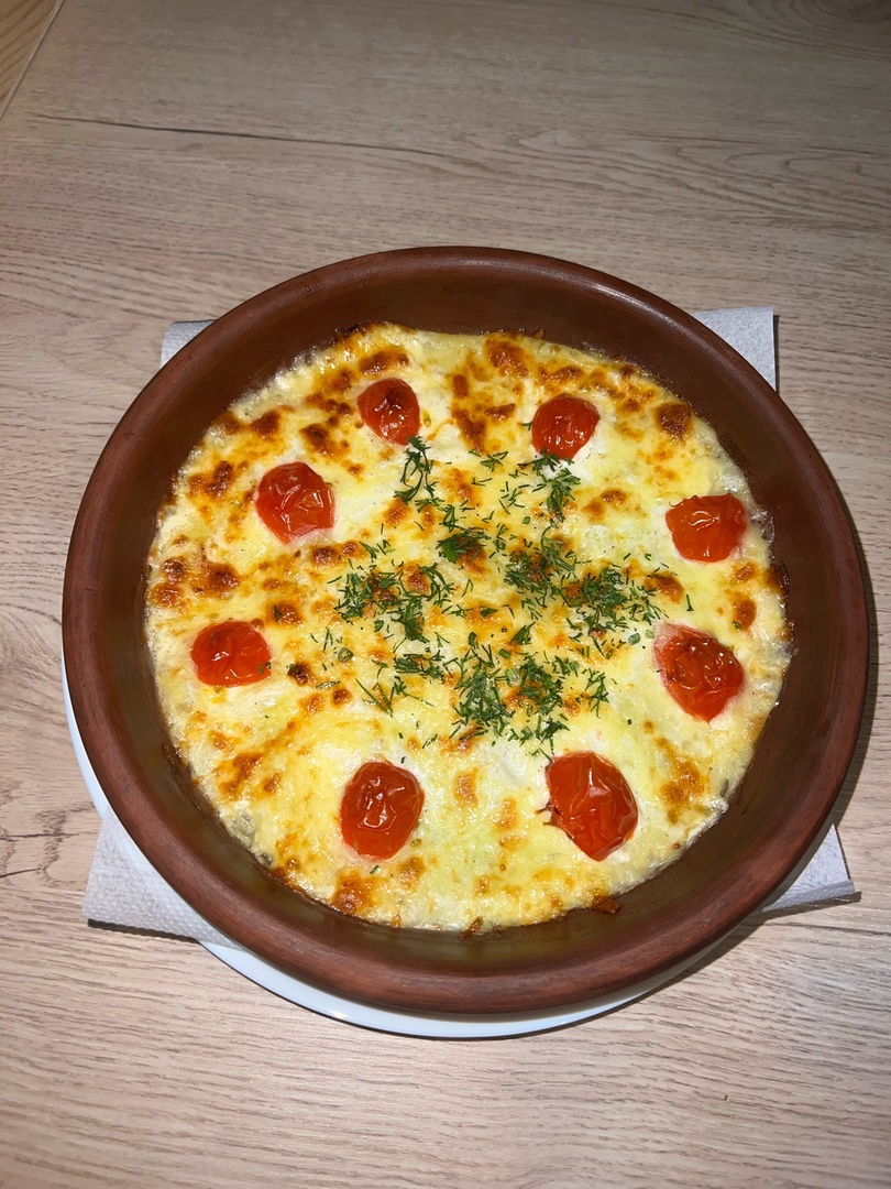 Язык говяжий с пюре под сырной корочкой