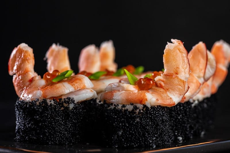Black ролл с креветкой