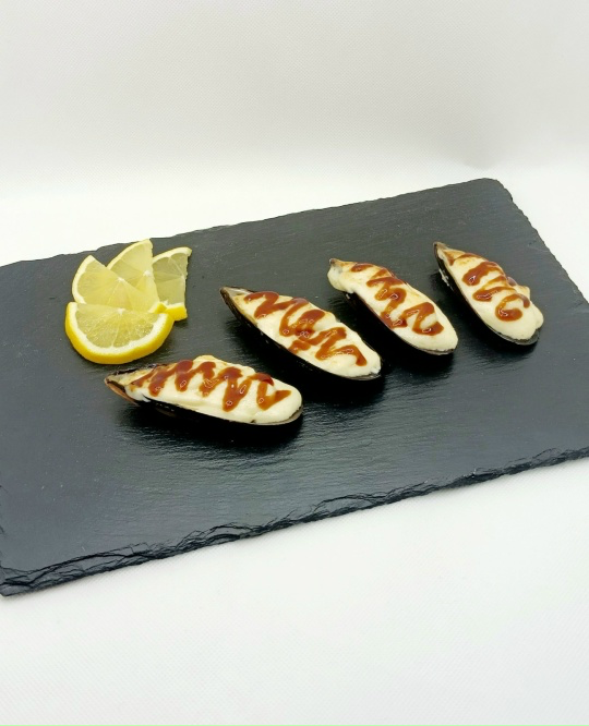 Запеченные мидии на створках