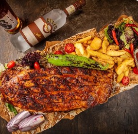 Запеченные свиные ребра с овощами / Baked pork ribs