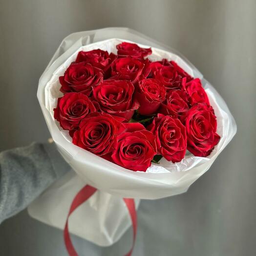 Красные розы ароматные 