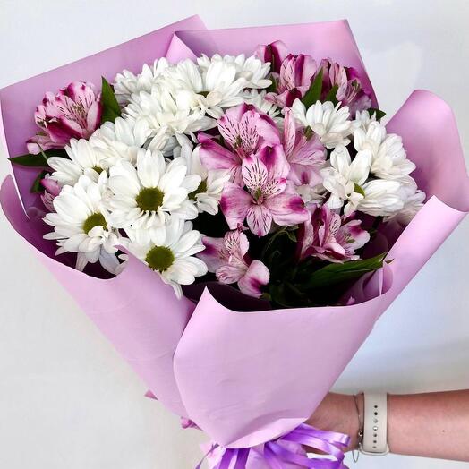 Букет «Лунный свет» из хризантем и альстромерий