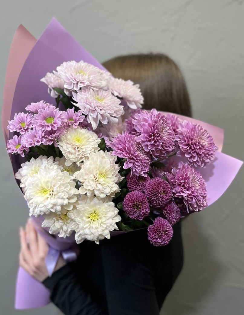 Авторский букет: стойкие сортовые хризантемы микс