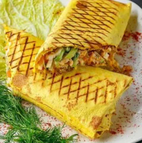 Шаурма на углях в сыром лаваше