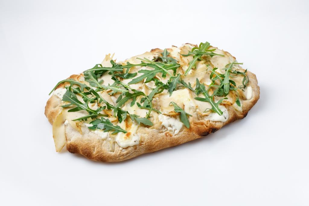 Пицца с курицей и сырным кремом