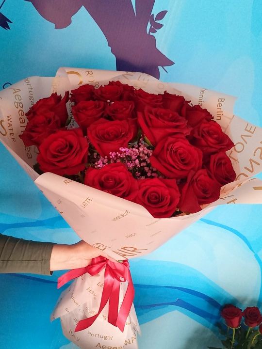 Букет 19 роз 