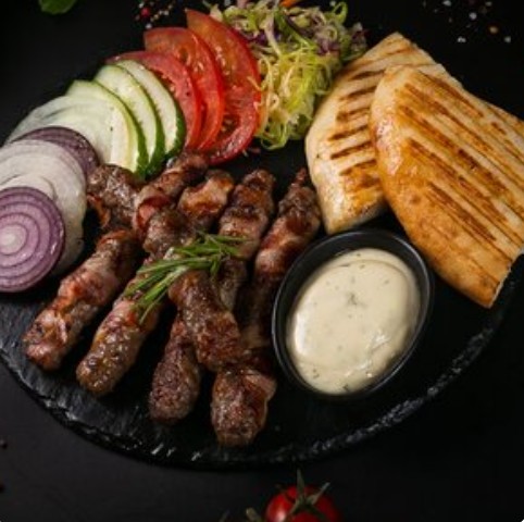 Чевапчичи в беконе