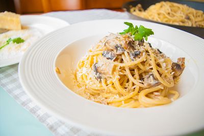 Паста с грибами и курицей