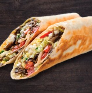 Тортилья с овощами и курицей