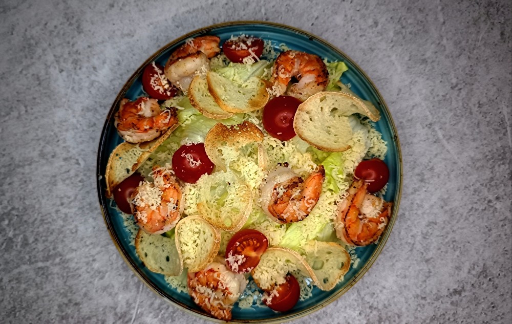 Салат Цезарь с креветкой