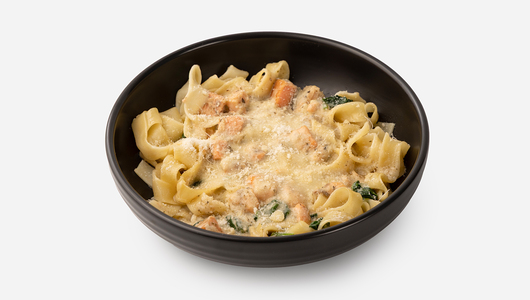 Паста альфреде с копчёной форелью