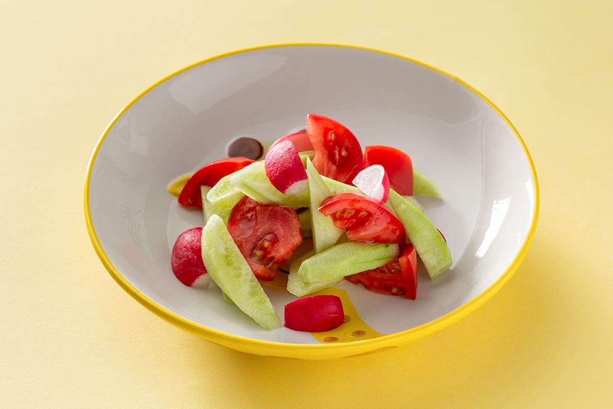 Салат овощи и ташкентские томаты