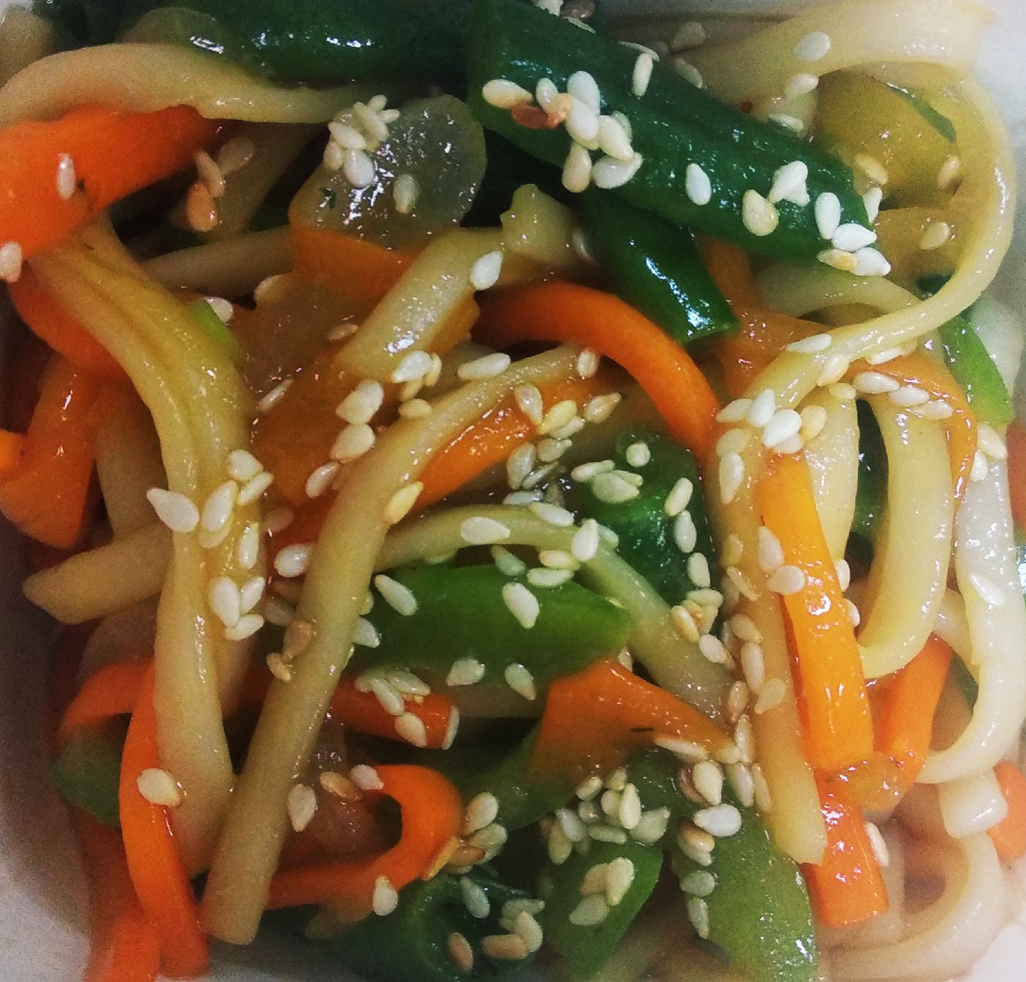 Удон с овощами в пикантном соусе