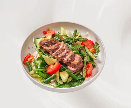 Стейк- салат с мраморной телятиной и спаржей