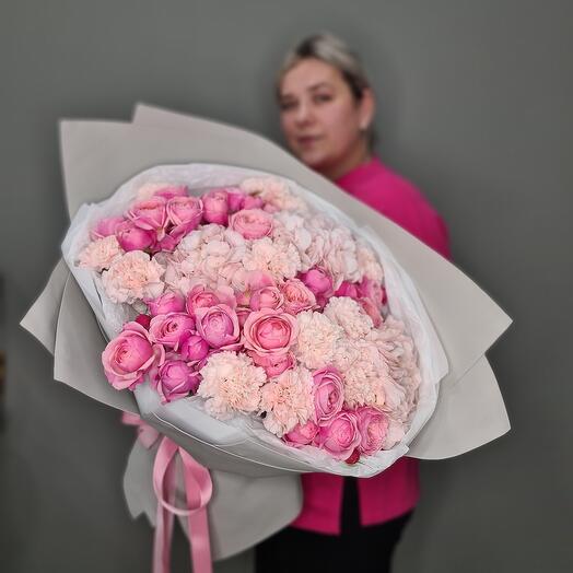 Премиум нежность с гортензией и пионовидными розами 