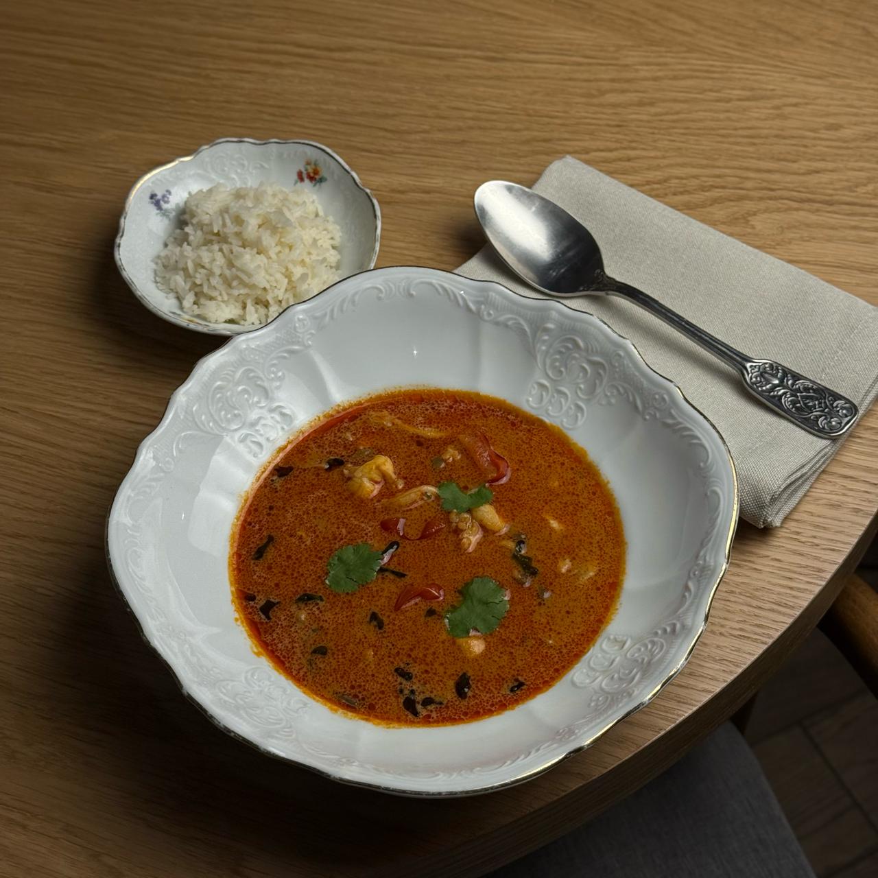 Том ям с морепродуктами 