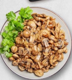 Шампиньоны жареные с луком