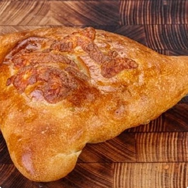 Пирожок с курицей и сыром