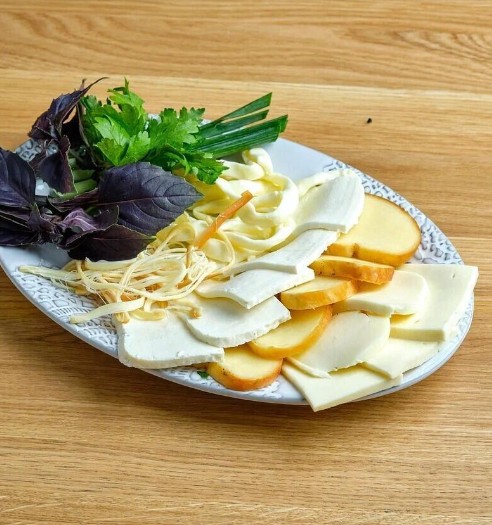 Сыр с зеленью