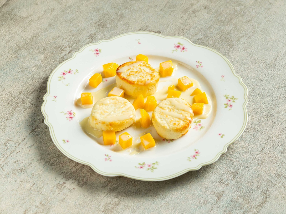 Сырники с манго и сгущенкой