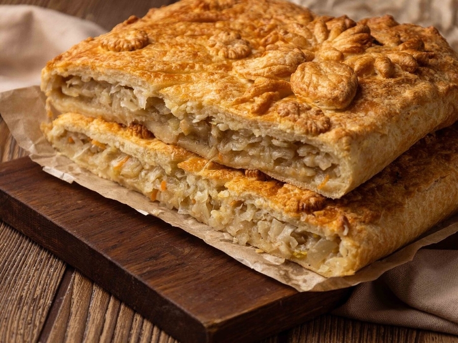 Пирог из слоеного теста с капустой 1кг