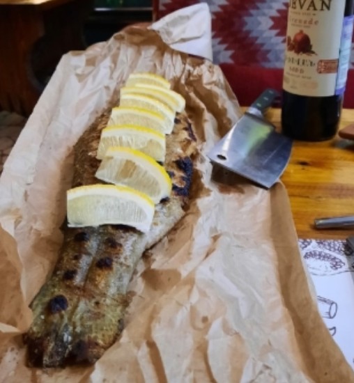 Форель запеченная на углях (банкетное блюдо)