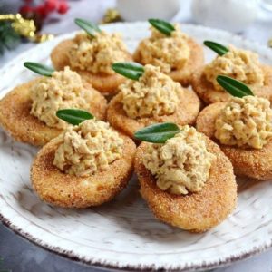 Фаршированные обжаренные яйца