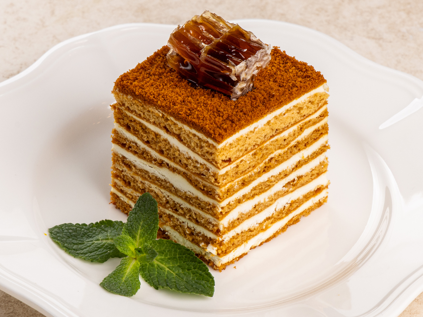 Карамельный медовик-сметанник