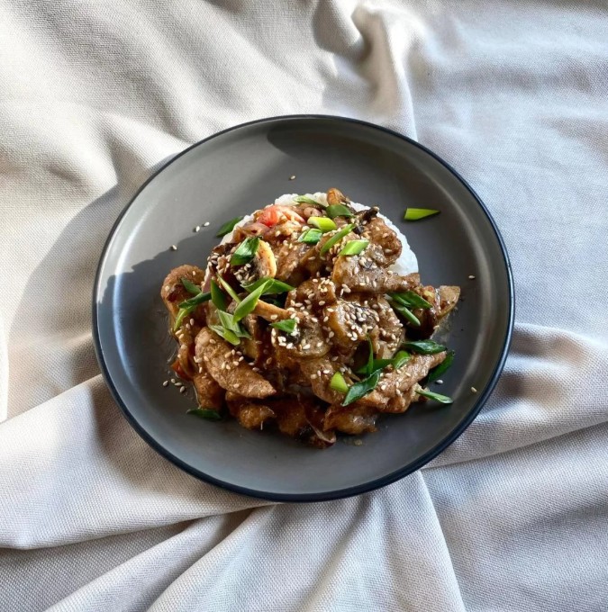 Оякодон со сливками и курицей