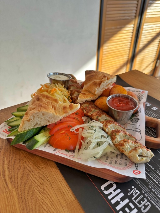 Люля-кебаб куриный с гарниром