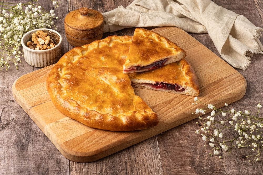 Домашний пирог с вишней